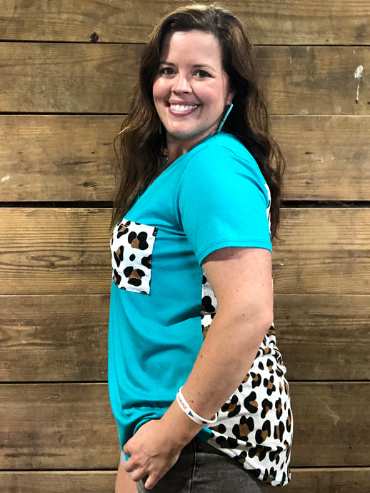 Teal/Cheetah Vneck T - L