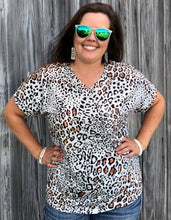 Load image into Gallery viewer, White Leopard T - M, L