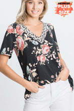 Load image into Gallery viewer, Floral Vneck T - 2X !