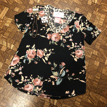 Load image into Gallery viewer, Floral Vneck T - 2X !